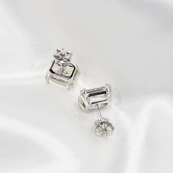 3.79Ct Emerald Cut Square Austrian Crystal VVS1 Simulated Diamond Studs Earrings - Picture 5 of 16